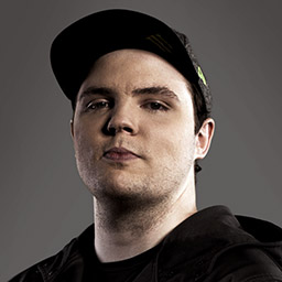 亲笔签名 2017年珍宝之瓶-Henrik 'Admiral Bulldog' Ahnberg亲笔签名