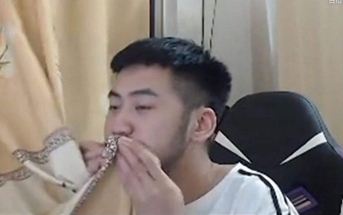 我带你们女装茄？茄子变身萝莉塔带你们在线白给